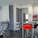 Victoria-T2-41M2-Balcon, Wifi, Linge, Produits, Menage Inclus